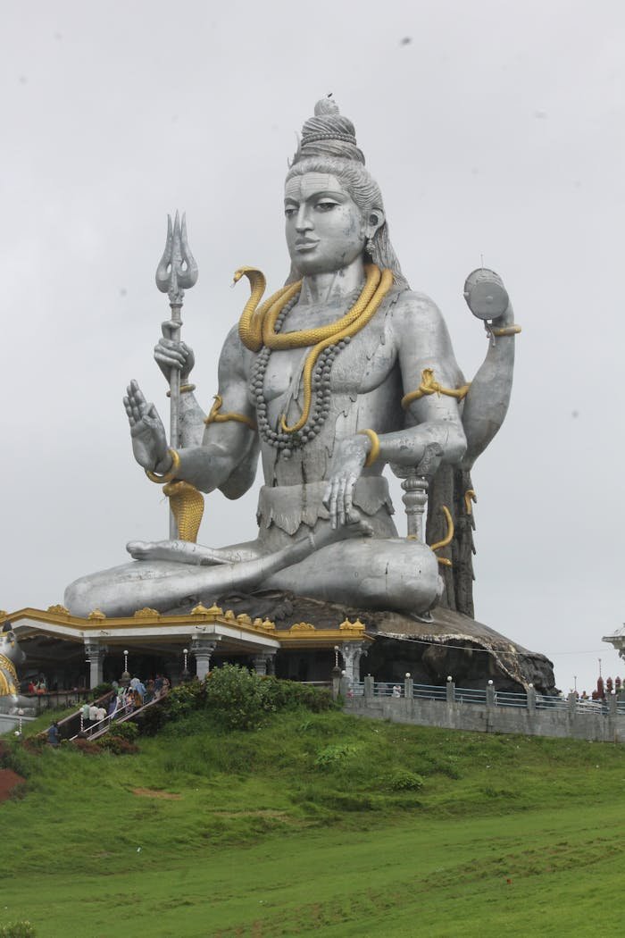Iconic Lord Shiva statue at Murudeshwar Temple in India, serene and monumental.